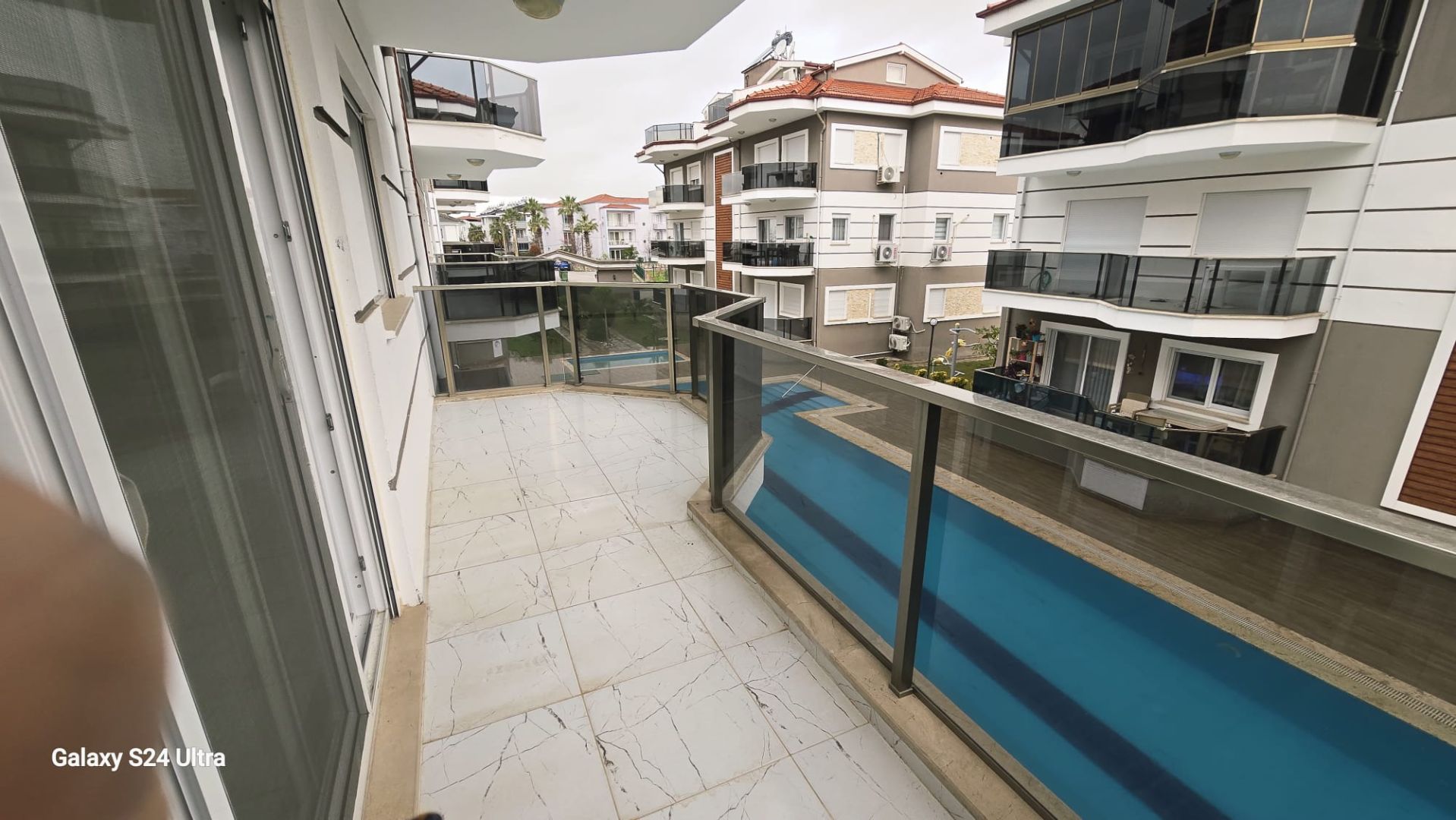 Dalamanda Havuzlu Site İçinde 2+1 Ara Kat Kiralık Daire