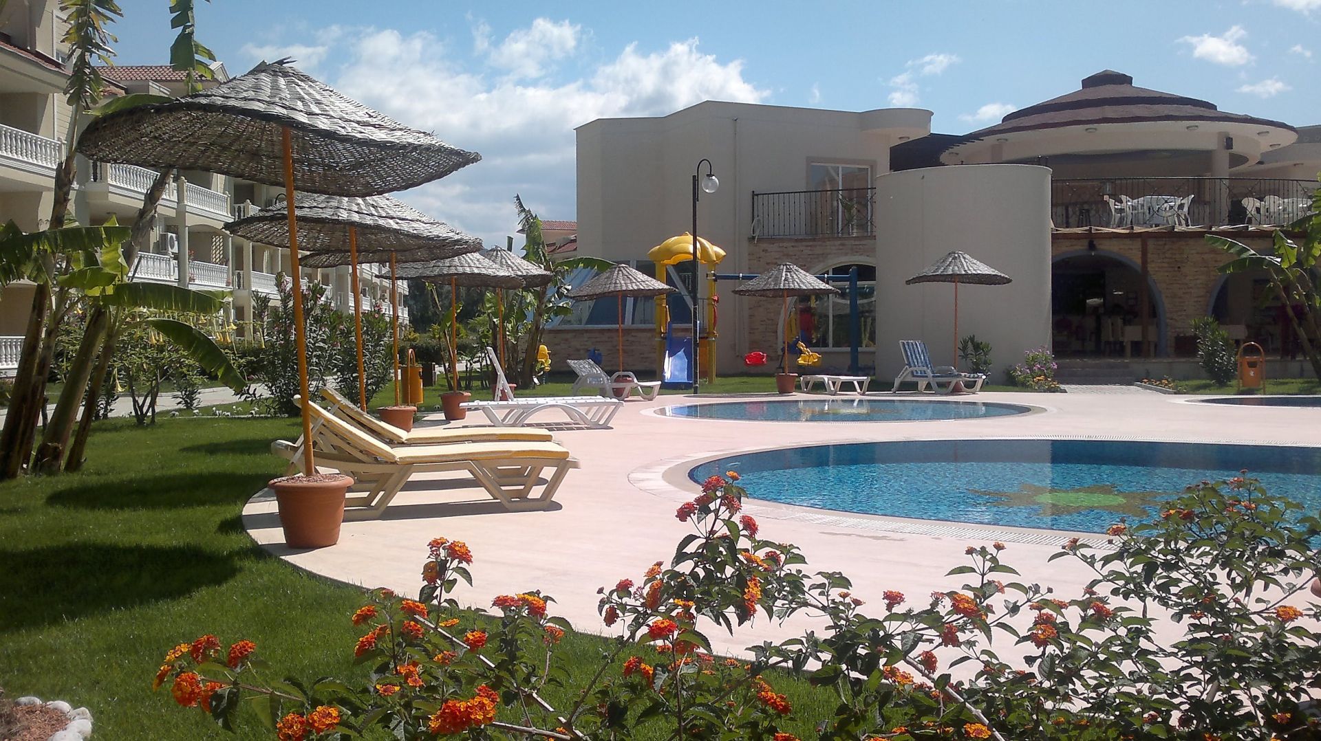 Botanic Garden’da Full Eşyalı 2+1 Kiralık | 2 Banyolu | Havuzlu Site