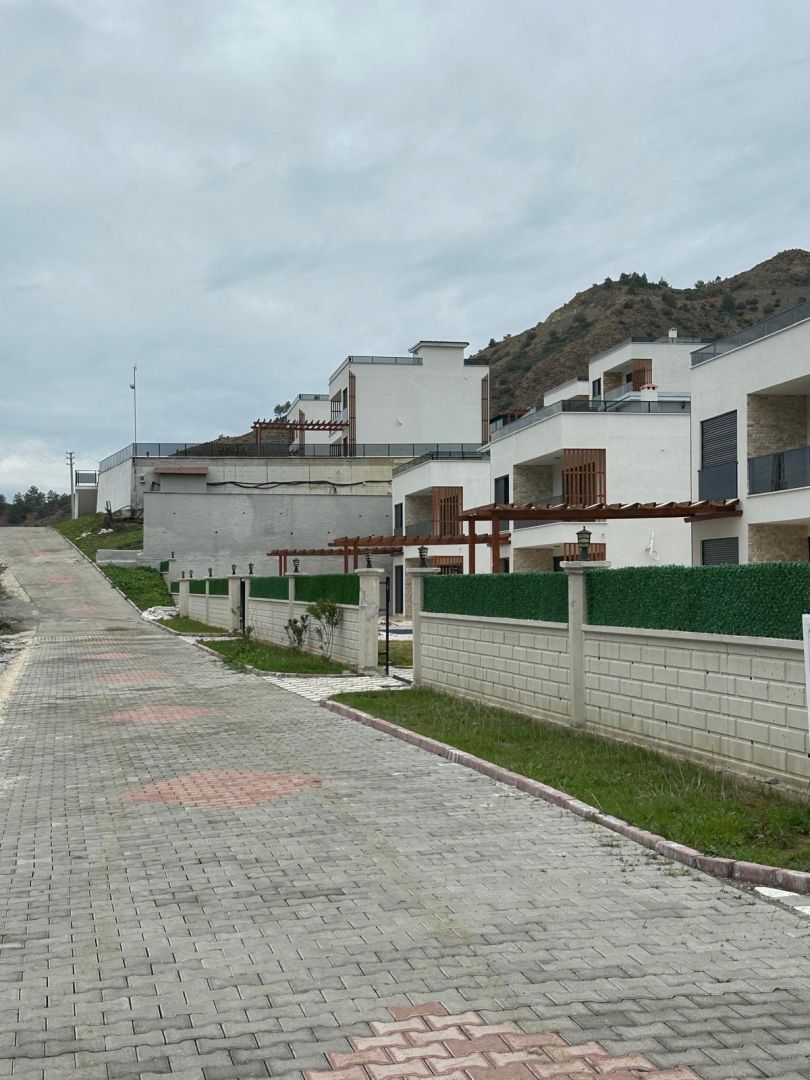 DALAMAN BOZÖRÜ’NDE 4+1 HAVUZLU MÜSTAKİL DUBLEKS VİLLA DOĞA MANZARALI
