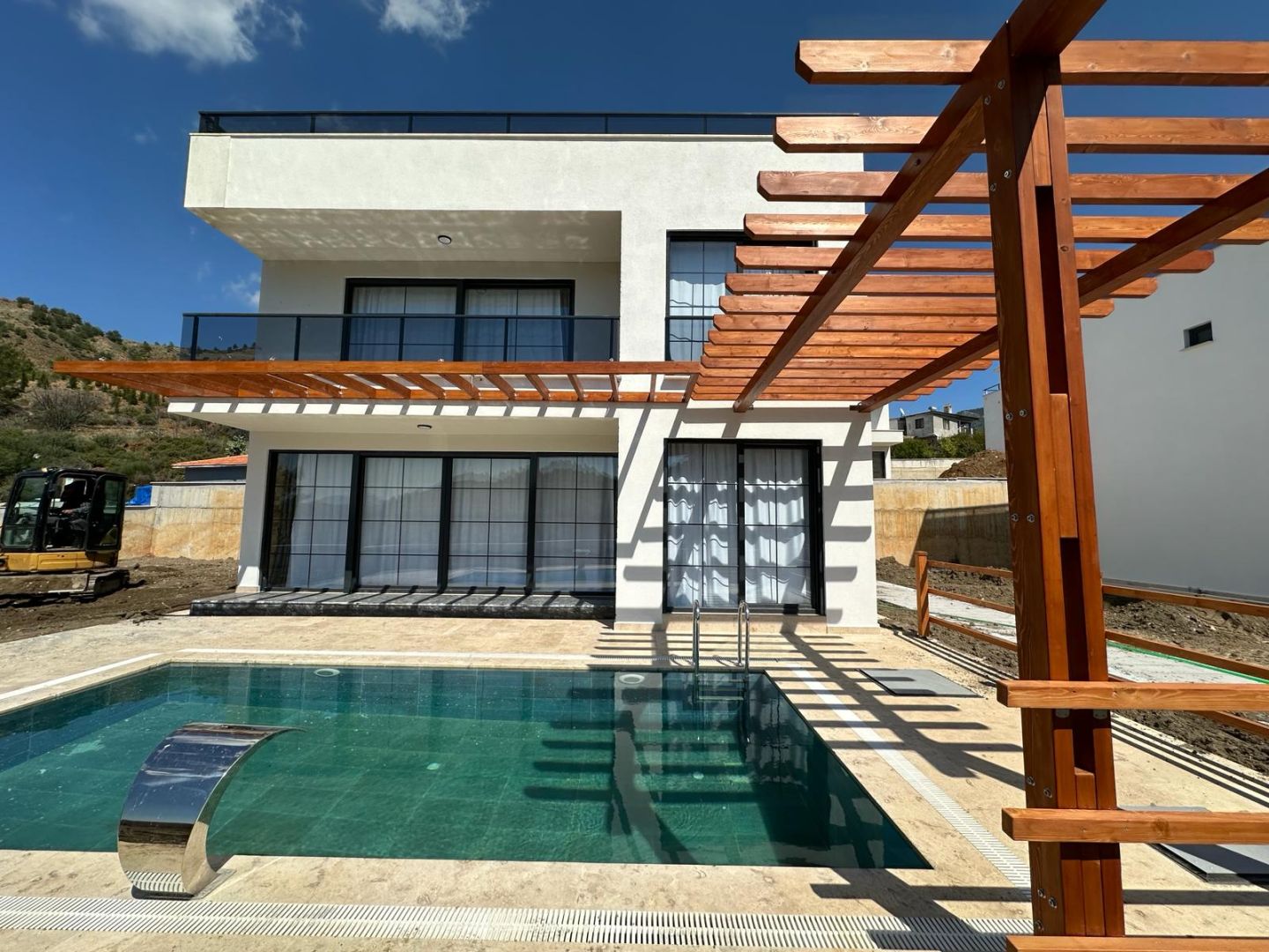 DALAMAN BOZÖRÜ’NDE 4+1 HAVUZLU MÜSTAKİL VİLLA DOĞA İÇİNDE