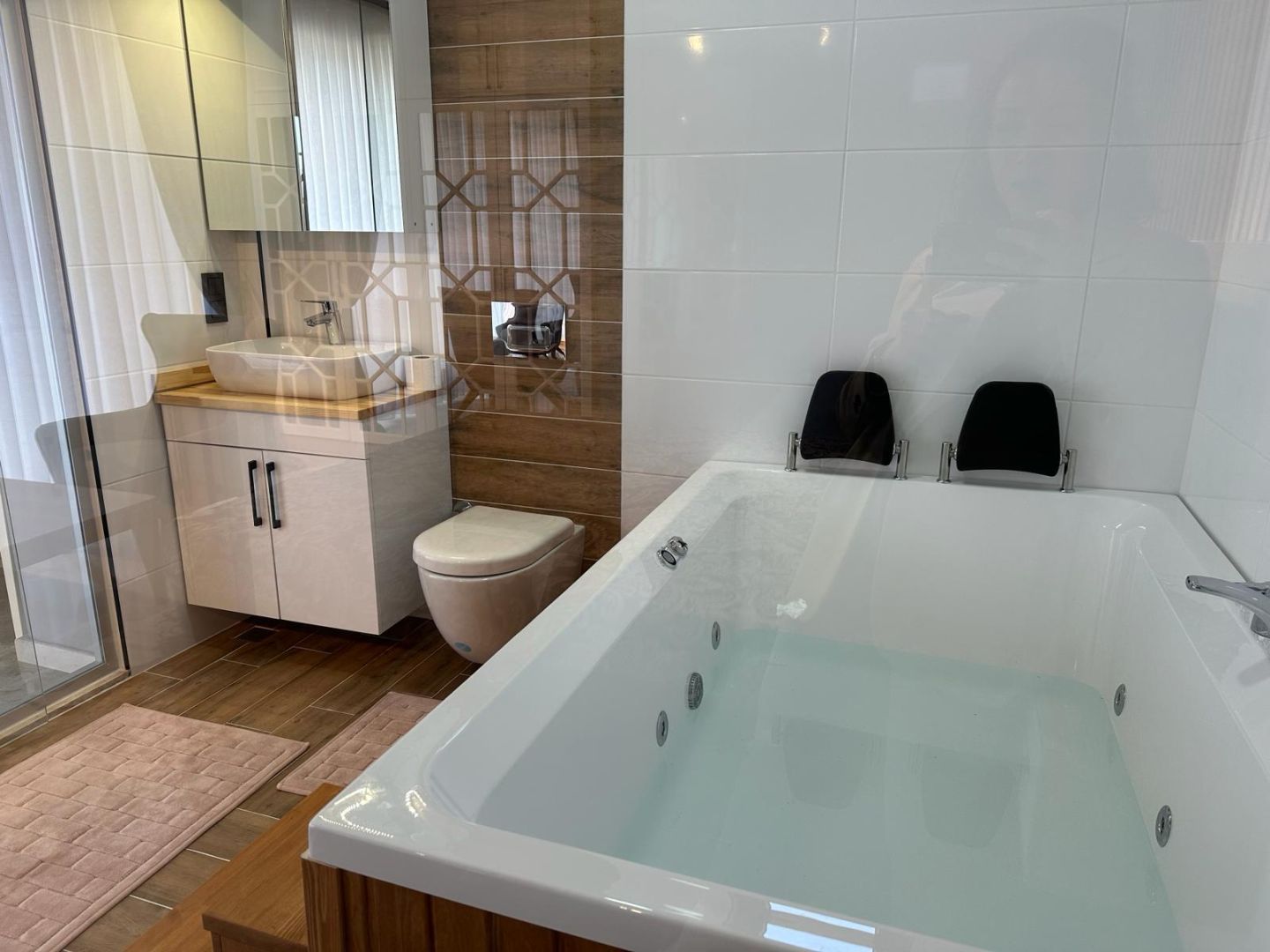BOZÖRÜNDE 520m2 Arsa İçinde Satılık 4+1 Villa