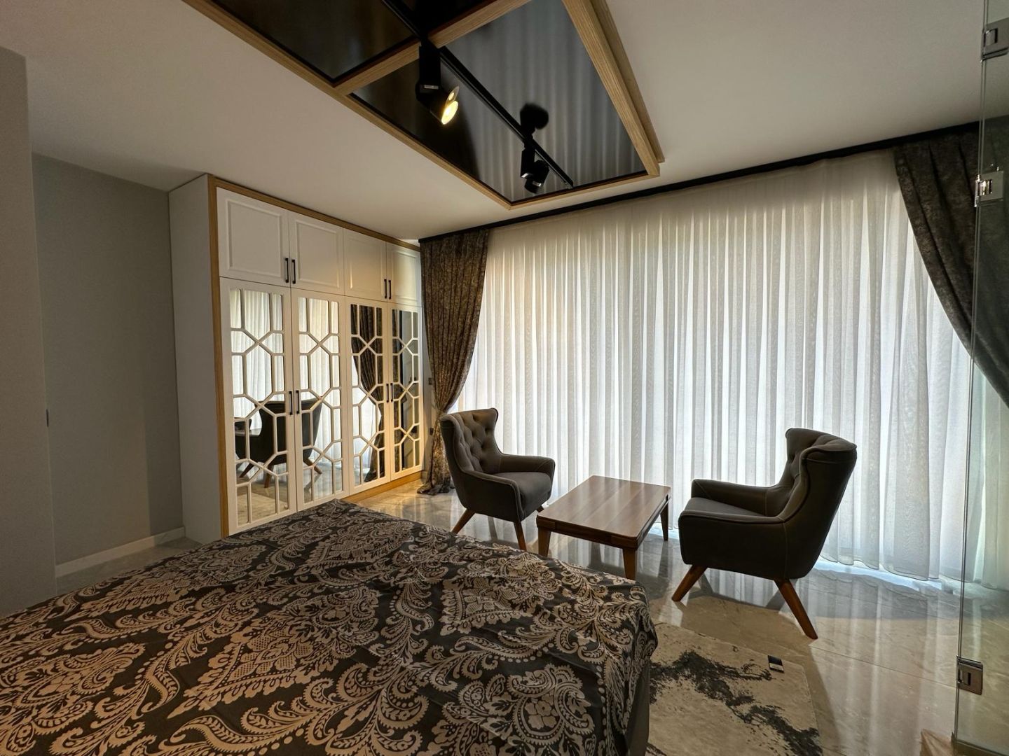 BOZÖRÜNDE 520m2 Arsa İçinde Satılık 4+1 Villa