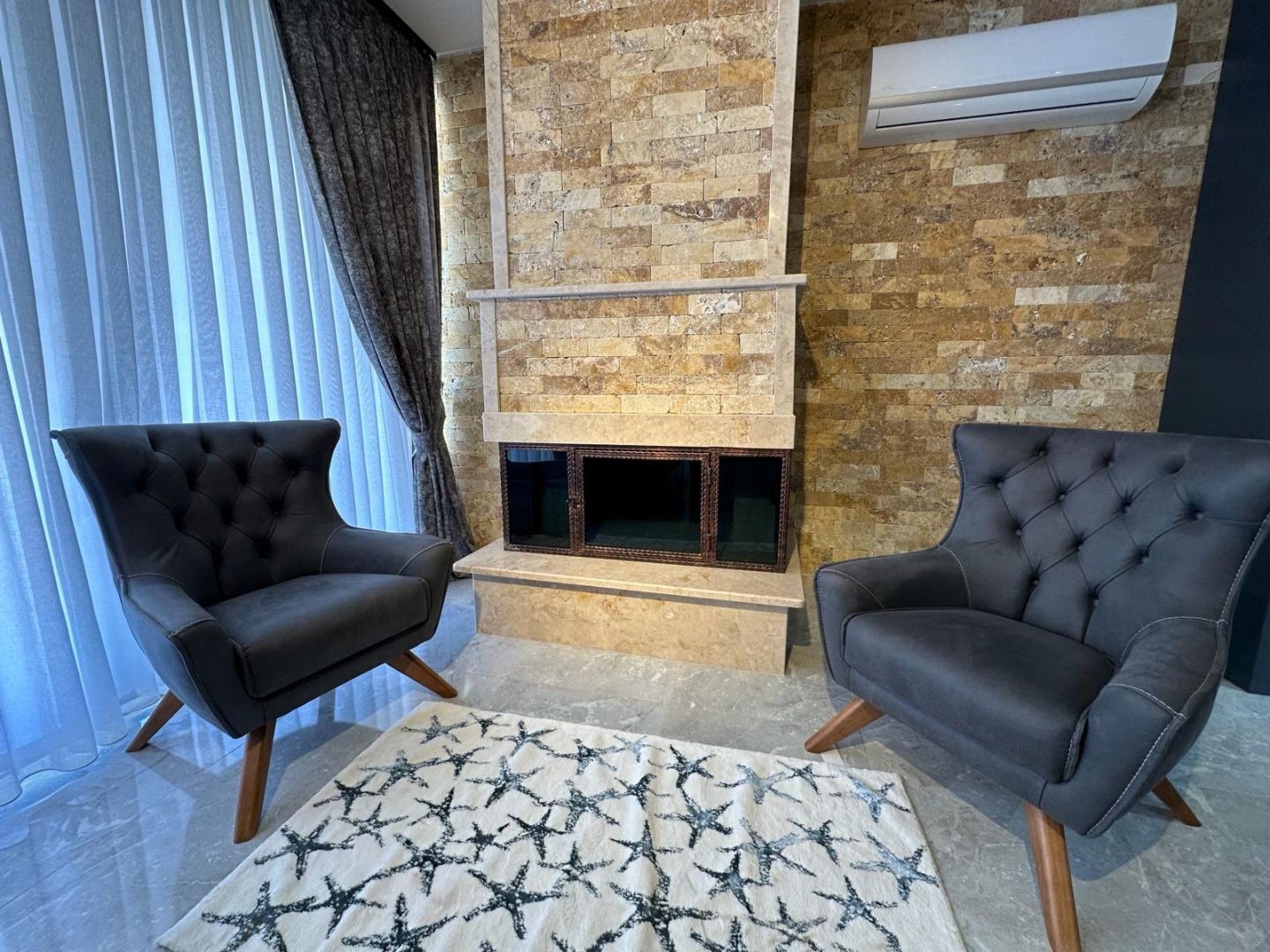BOZÖRÜNDE 520m2 Arsa İçinde Satılık 4+1 Villa