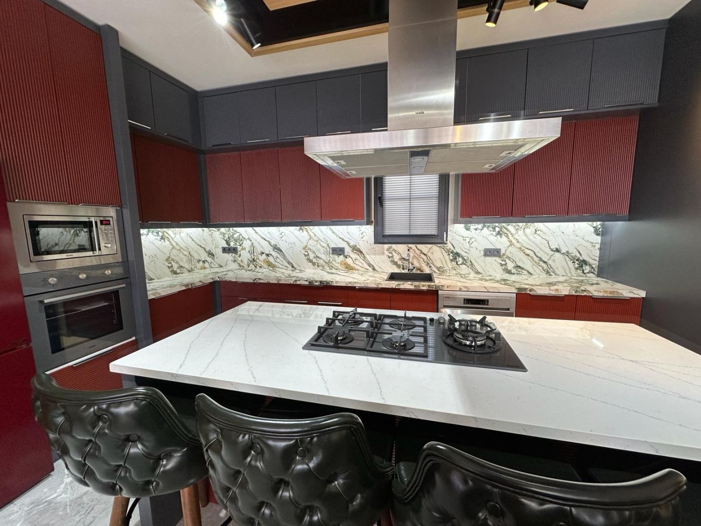BOZÖRÜNDE 520m2 Arsa İçinde Satılık 4+1 Villa