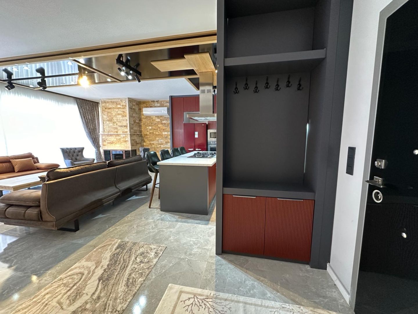 BOZÖRÜNDE 520m2 Arsa İçinde Satılık 4+1 Villa