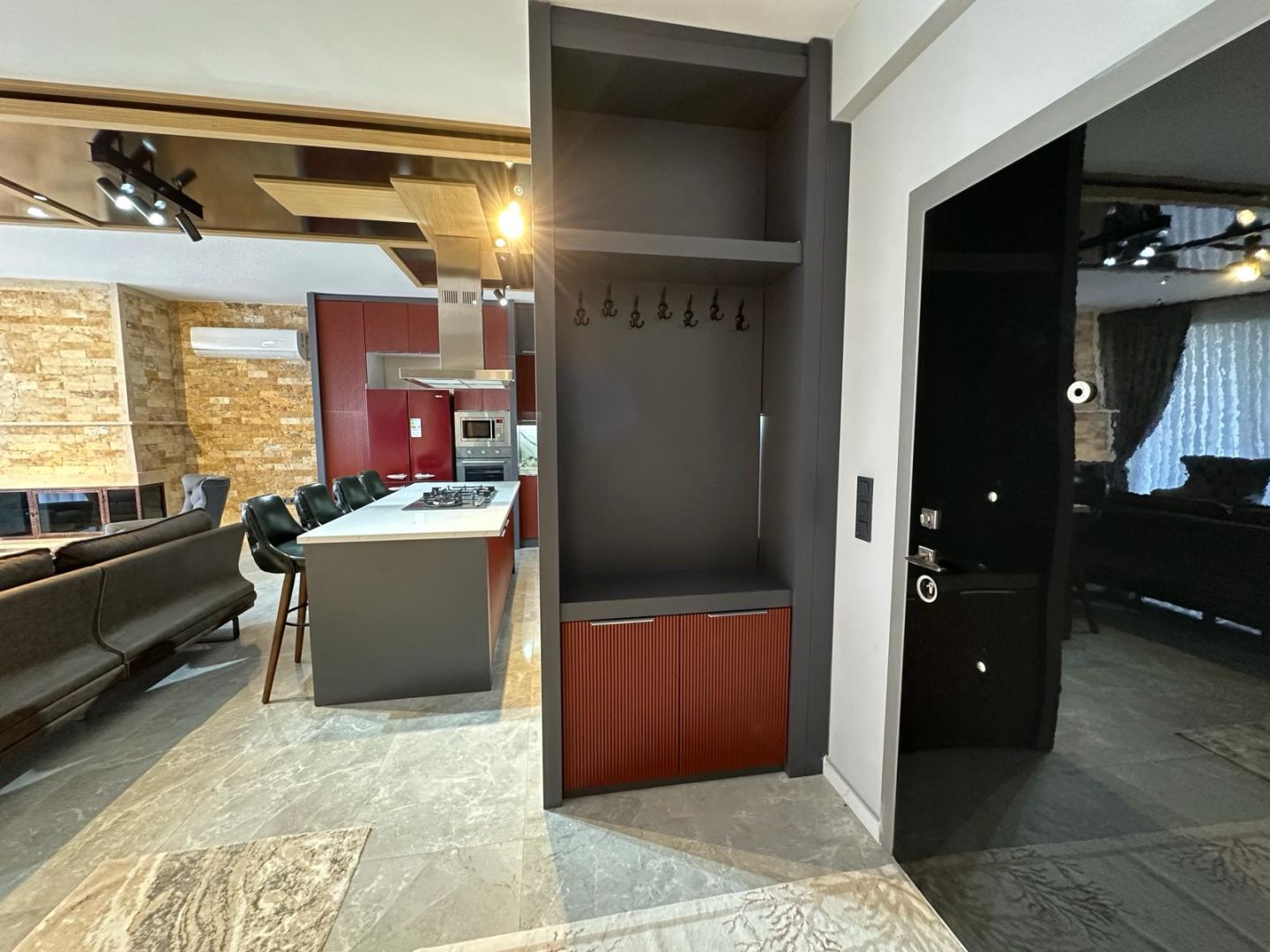 BOZÖRÜNDE 520m2 Arsa İçinde Satılık 4+1 Villa
