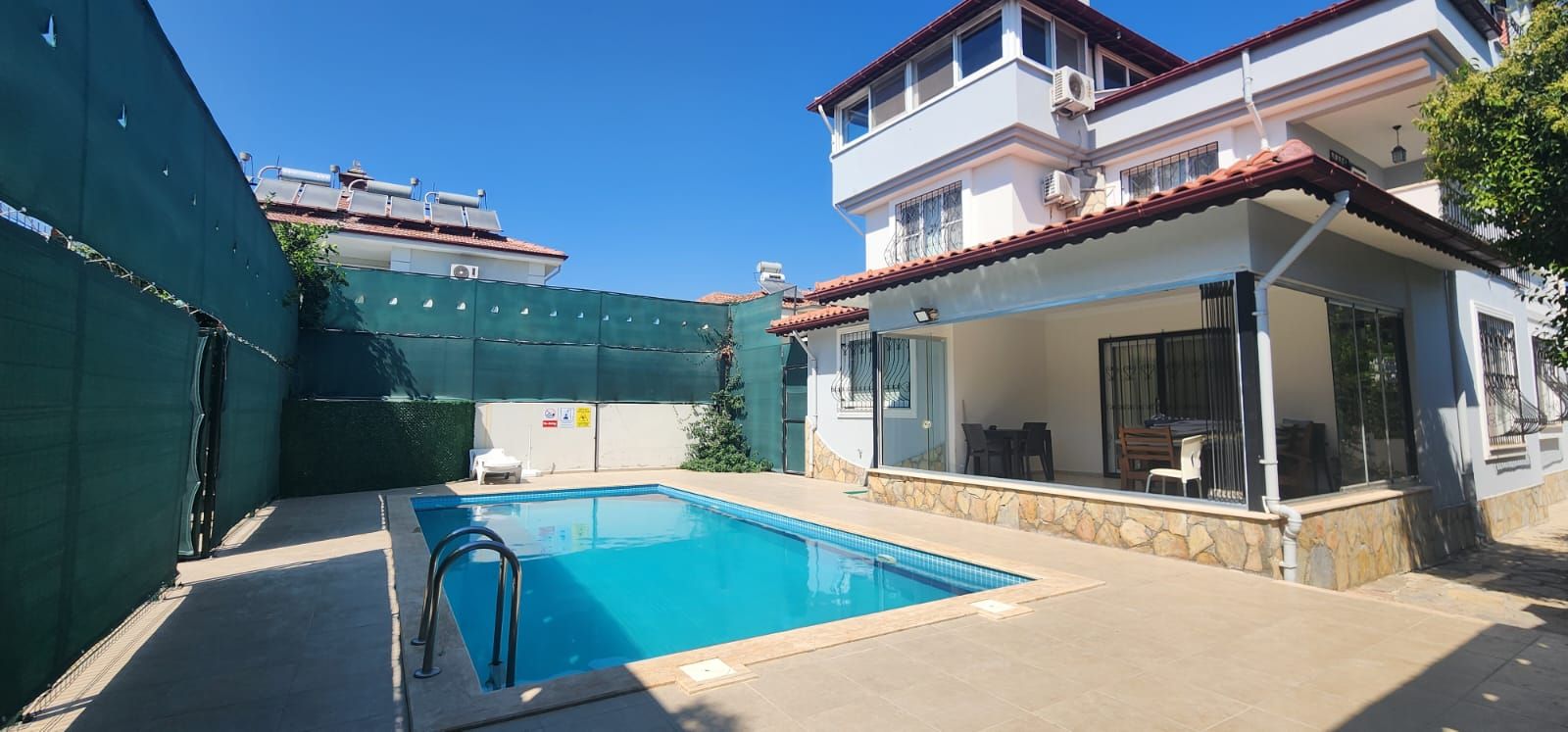 Dalaman’da 414m² Arsa İçinde Havuzlu Kiralık 5+1 Villa