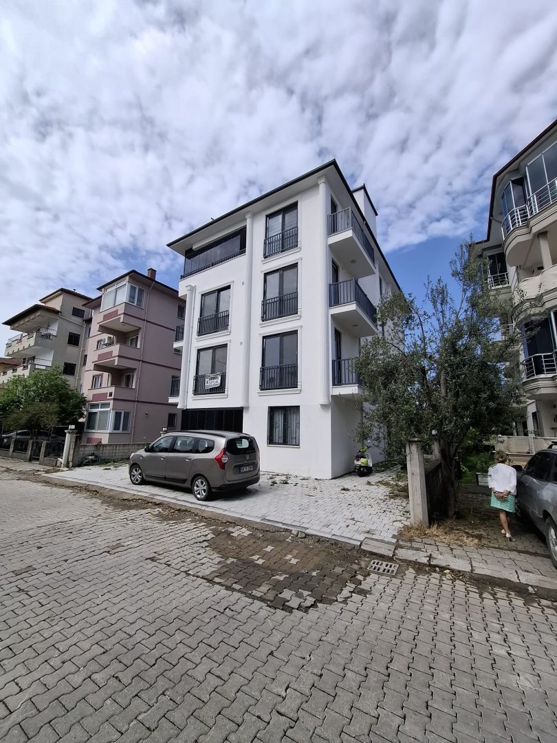 🔥 Merkezde 2 Balkonlu Asansörlü 1+1 Fırsat Daire