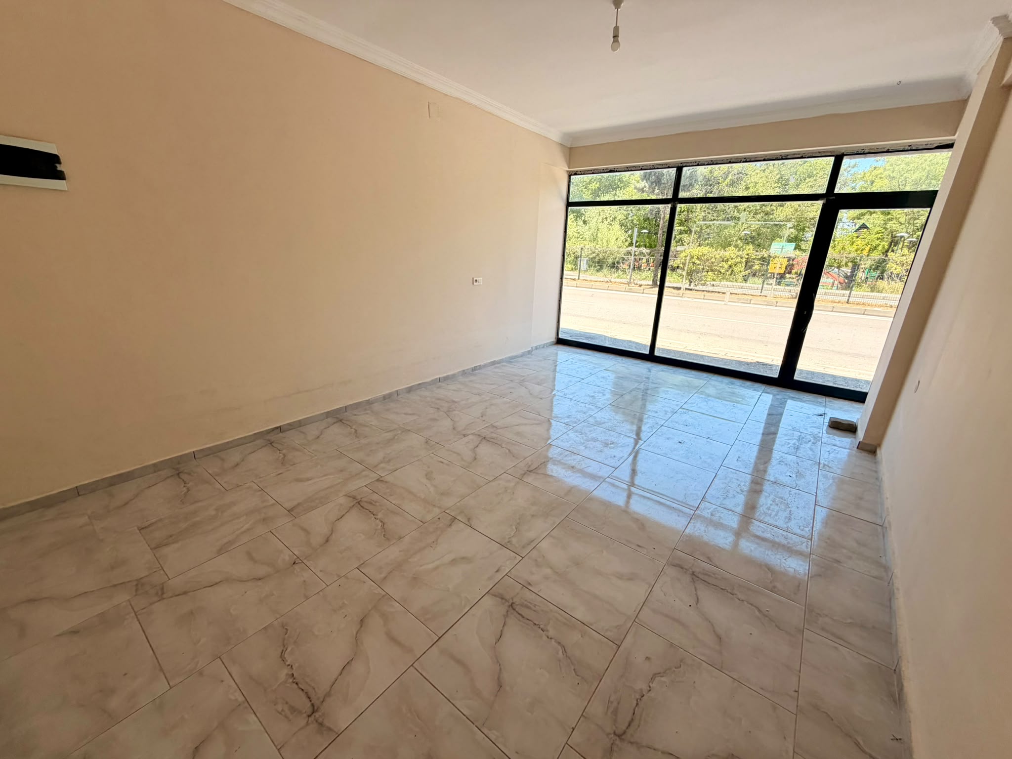 YATIRIM FIRSATI! ANA CADDE CEPHELİ SATILIK 50 m² DÜKKAN