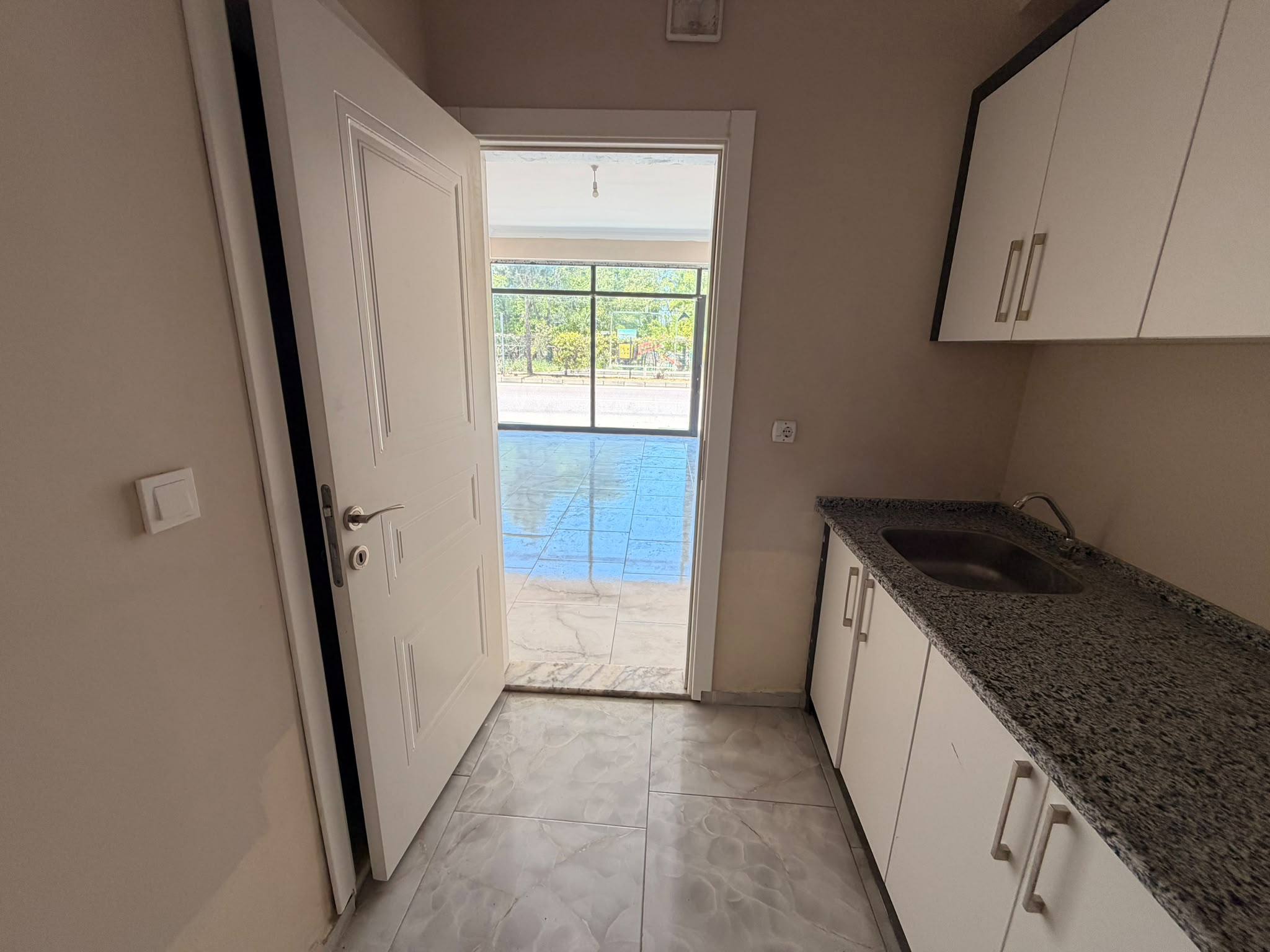 YATIRIM FIRSATI! ANA CADDE CEPHELİ SATILIK 50 m² DÜKKAN