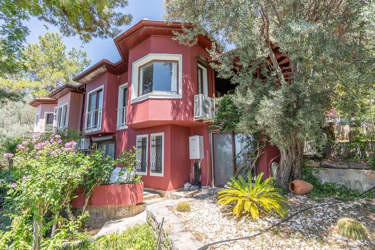 Göcek'in En Prestijli Sitesinde Satılık Deniz Manzaralı Villa