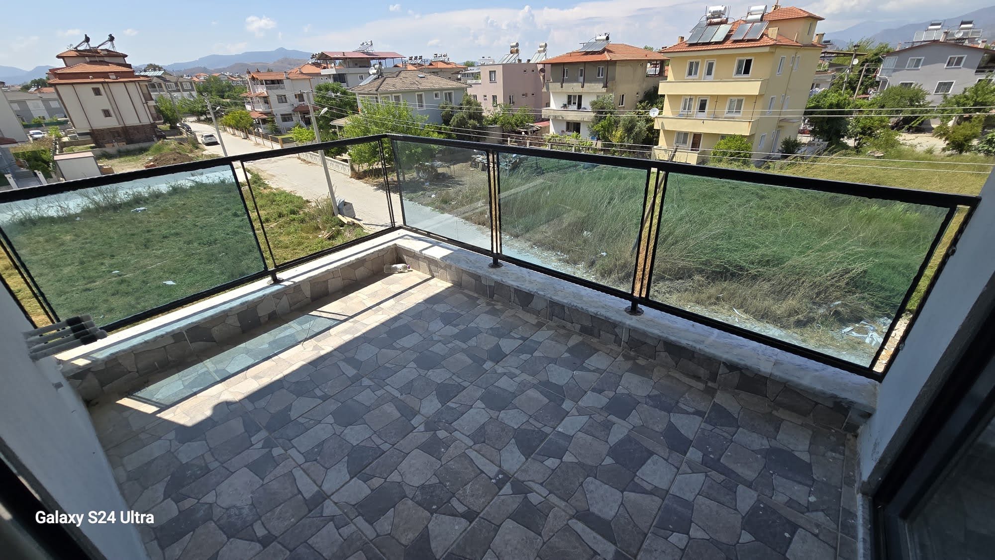 CESUR EMLAK'TAN 317M2 ARSA İÇİNDE SATILIK 2+1 DAİRE
