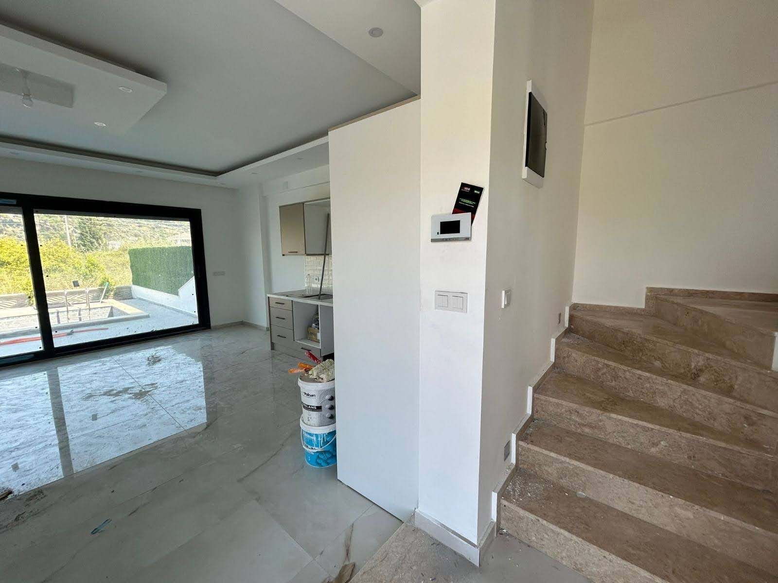 CESUR EMLAK'TAN HAVUZLU TRİPLEX VİLLA 3+1 185M2