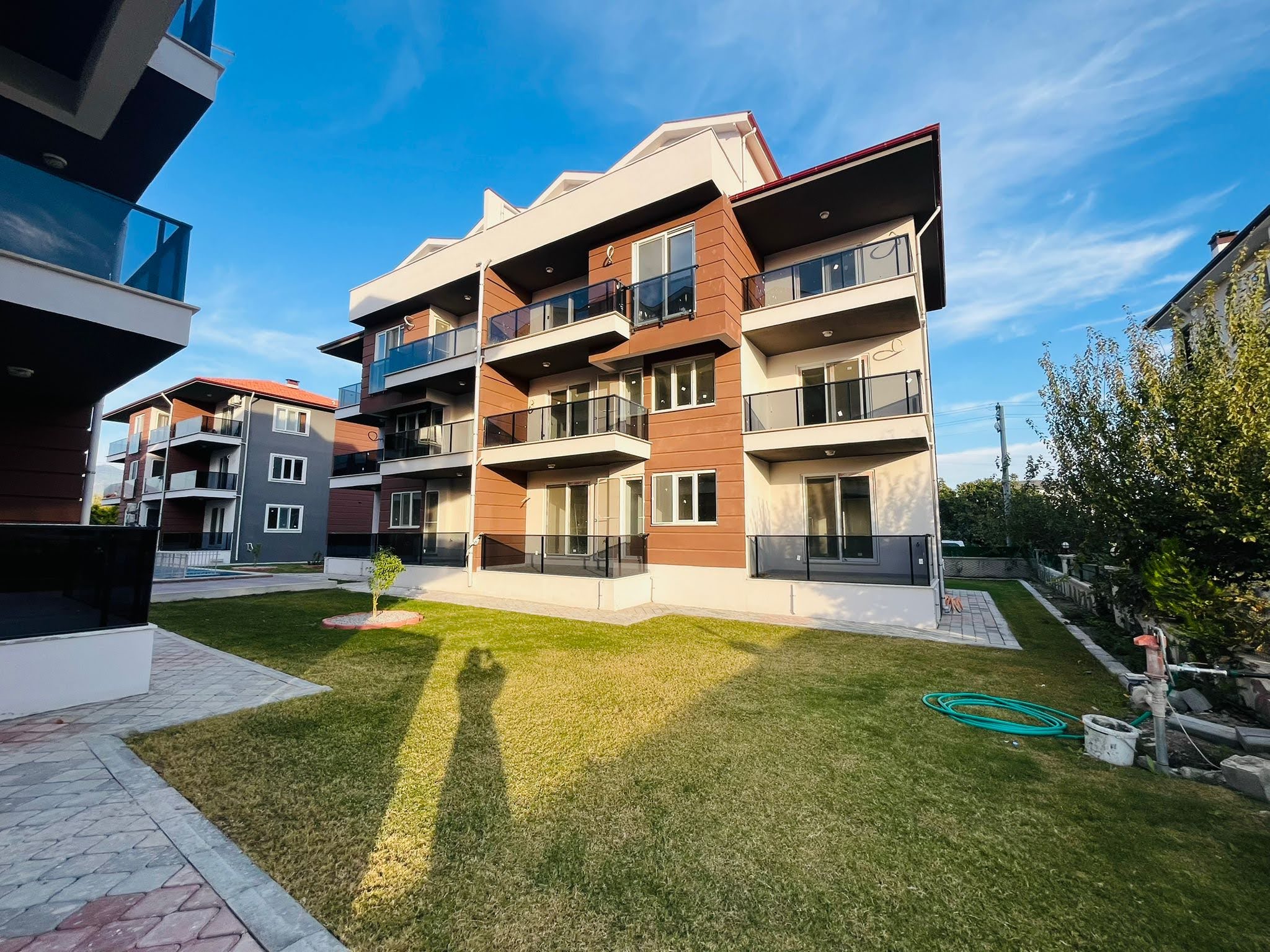 CESUR EMLAK'TAN SATILIK HAVUZLU SİTE DE SATILIK  1+1 DAİRE