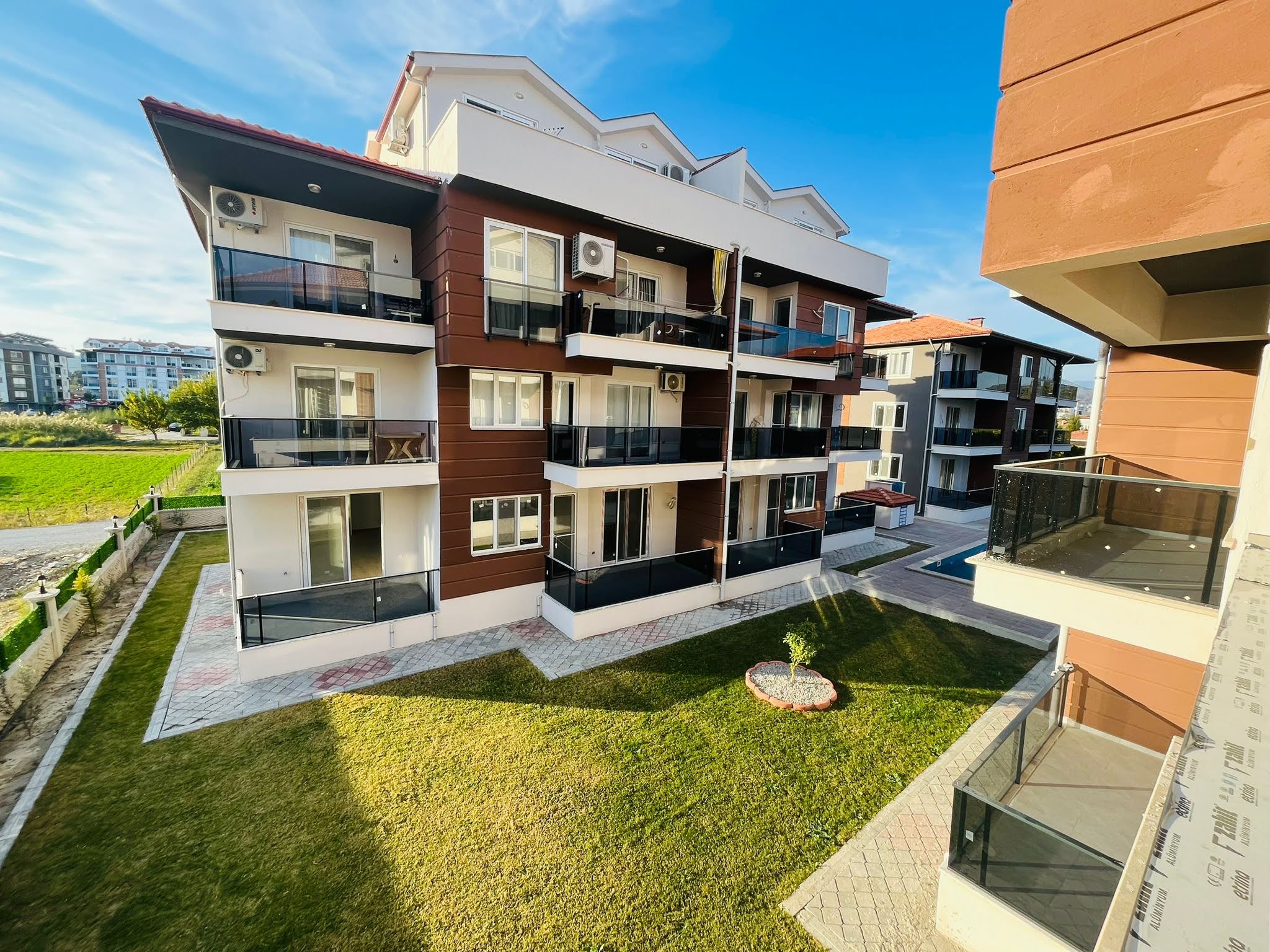 CESUR EMLAK'TAN SATILIK HAVUZLU SİTE DE SATILIK  1+1 DAİRE
