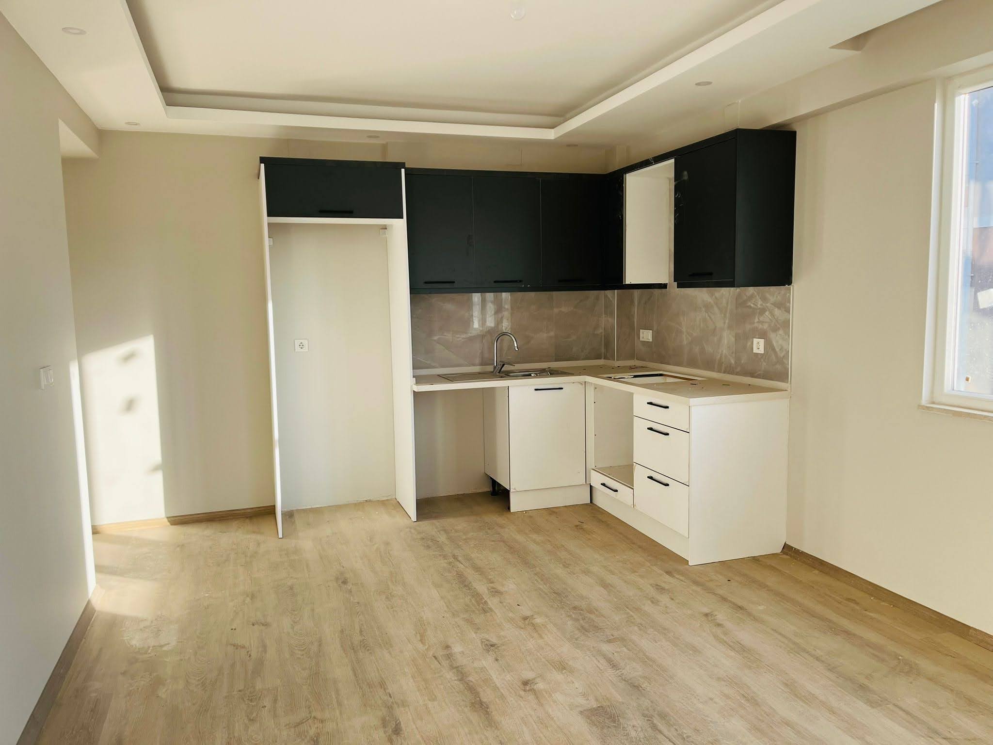 CESUR EMLAK'TAN SATILIK HAVUZLU SİTE DE SATILIK  1+1 DAİRE