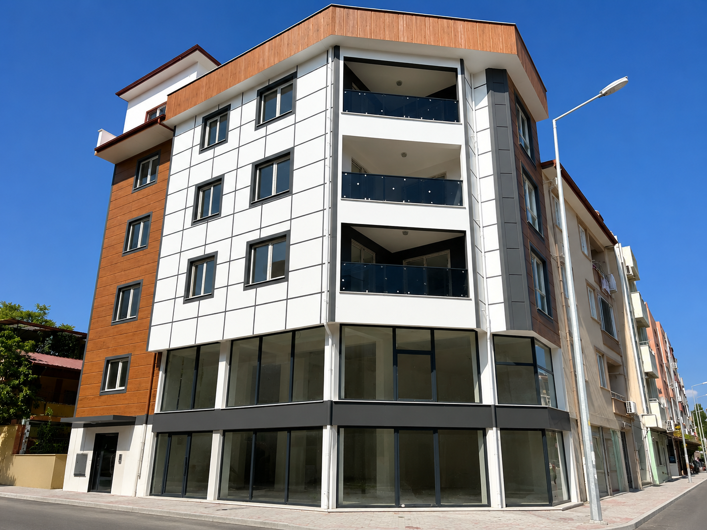CESUR EMLAK'TAN DALAMAN MERKEZ'DE SATILIK KOMPLE BİNA | 3 ADET 2+1 DAİRE + 200 m² ASMA KATLI DÜKKAN