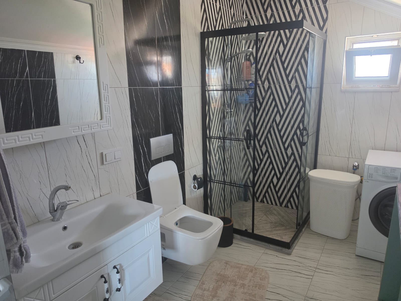 Dalaman Karaçalı'da Havuzlu Butik Sitede Satılık Güney Cepheli Çatı Dubleks