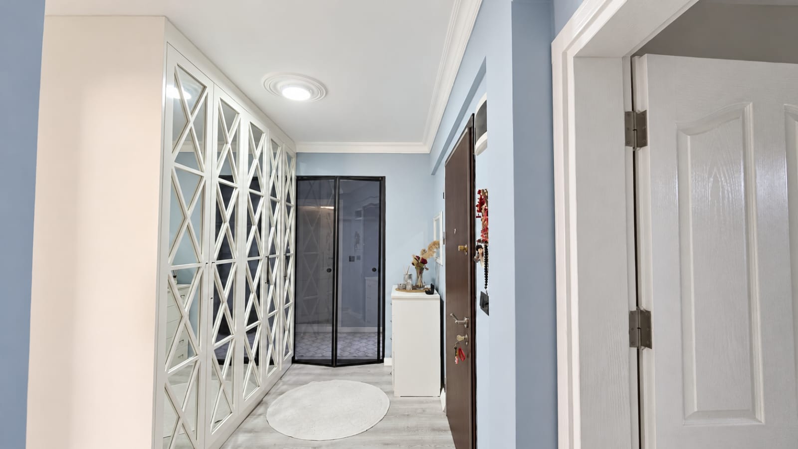 DALAMAN KARAÇALIDA 150m² 3+1 KAPALI MUTFAK,2 BANYO,2 CAM BALKON